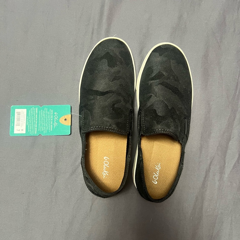 NWT OluKai women’s size 7